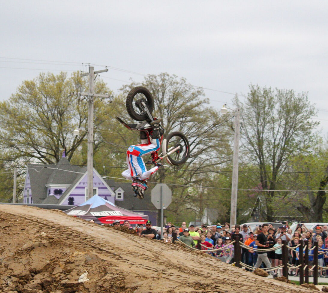 050222-mat-nws-jump9.jpg